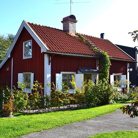 Rustik Stuga Med Lantlig Kaensla Naera Oerebro City Buitenkant foto