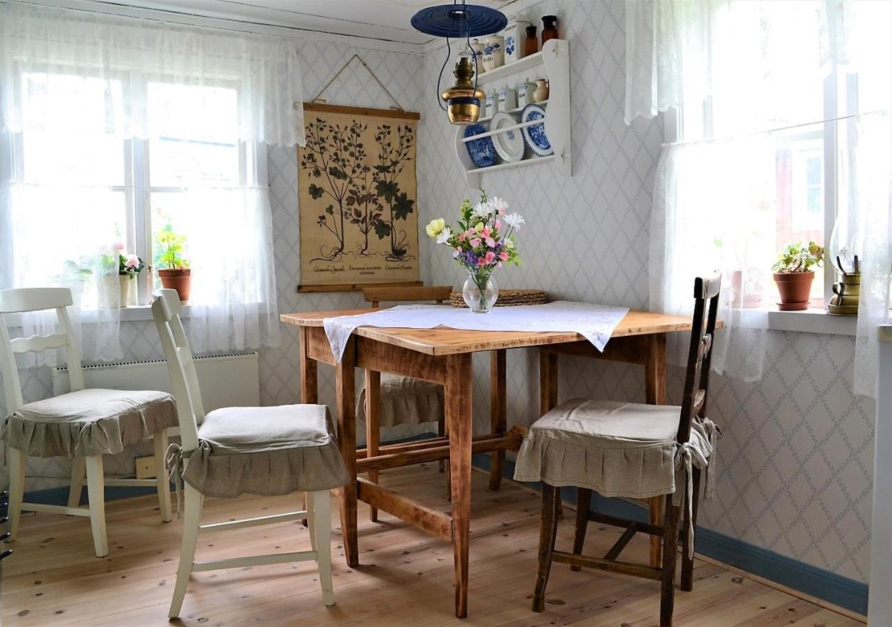 Rustik Stuga Med Lantlig Kaensla Naera Oerebro City Buitenkant foto